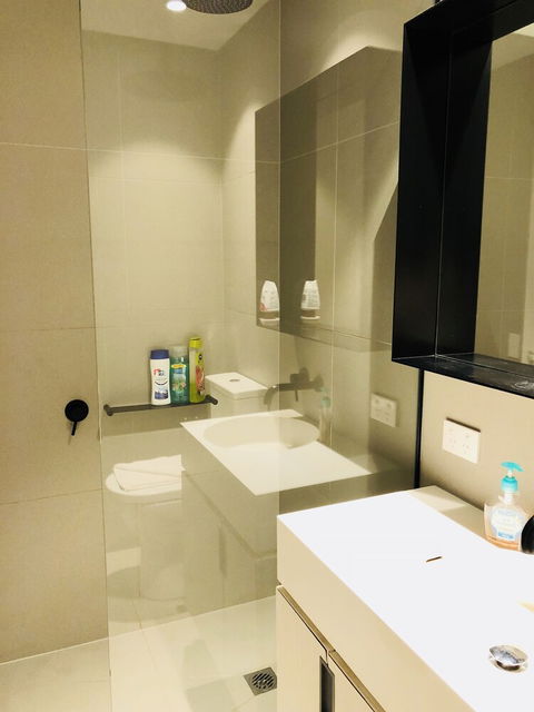 Comfy 2-Bedroom Apartment Level 5 - Tourism Search 6