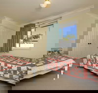 Reef Close 1 / 2 - Tourism Search