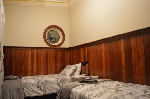 Gargoyle Lodge - Tourism Search 5