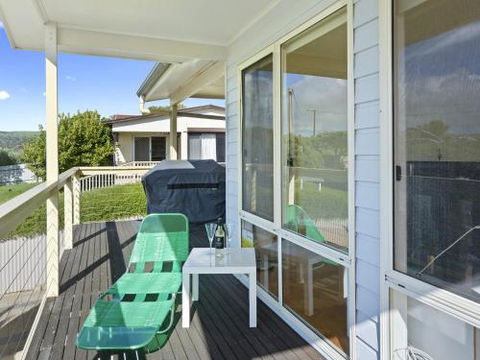 VALLEY VIEWS 10 Valley Heights Drive - Tourism Search 1