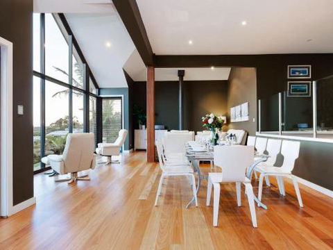 Venabu On Garuwa 20 Garuwa Street Spectacular House With Fabulous Views - Tourism Search 6