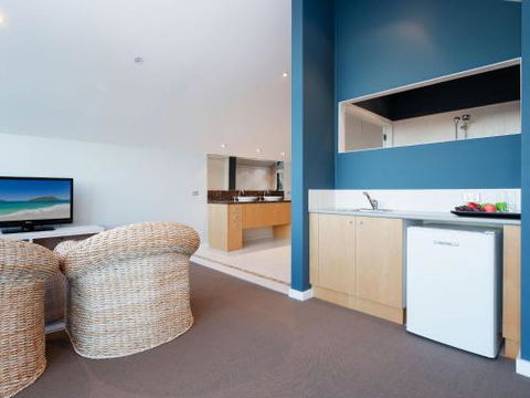Venabu On Garuwa 20 Garuwa Street Spectacular House With Fabulous Views - Tourism Search 0