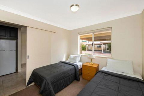 Lakeside Holiday Apartments - Tourism Search 5