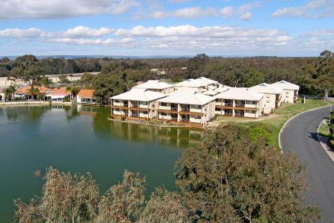 Lakeside Holiday Apartments - Tourism Search 0