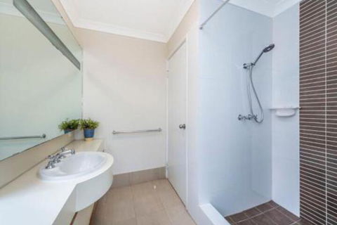Lakeside Holiday Apartments - Tourism Search 4