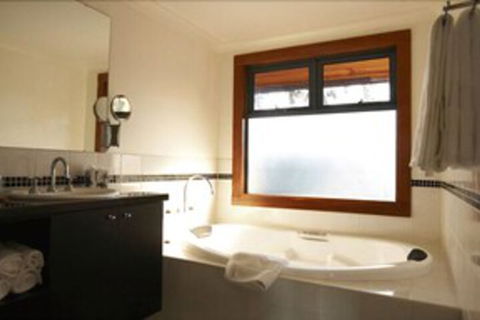 Lazy River Boutique Bed & Breakfast - Tourism Search 3