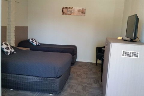 Foreshore Motel - Tourism Search 5