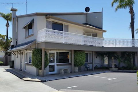 Foreshore Motel - Tourism Search 0