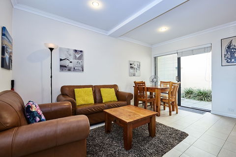 Fremantle Townhouse Unit 5 - Tourism Search 1