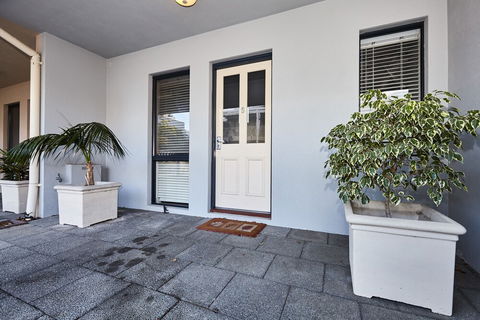 Fremantle Townhouse Unit 5 - Tourism Search 0