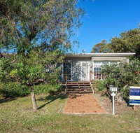 The Croft 11 Boulder Bay Rd Cosy Beach House with Aircon  only 270m to the Beach - Tourism Search