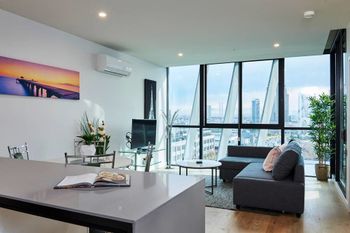 Stunning Harbour & City View Loft - Tourism Search 0