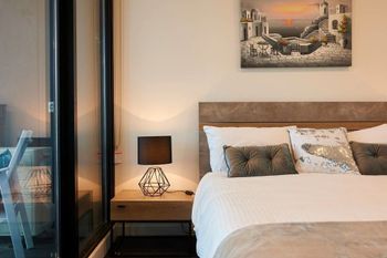 Stunning Harbour & City View Loft - Tourism Search 4
