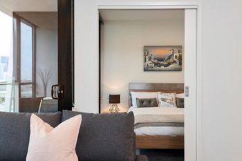 Stunning Harbour & City View Loft - Tourism Search 6
