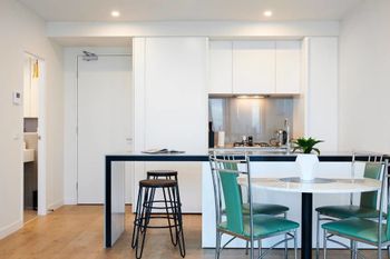 Stunning Harbour & City View Loft - Tourism Search 1