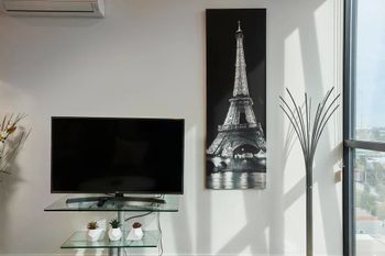 Stunning Harbour & City View Loft - Tourism Search 5