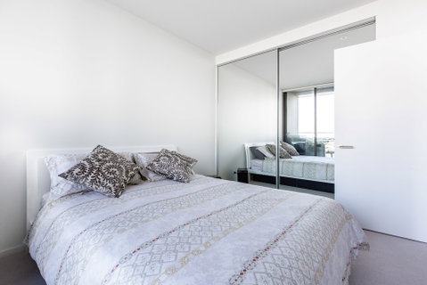 Sabrina, 2BDR Docklands Apartment - Tourism Search 6