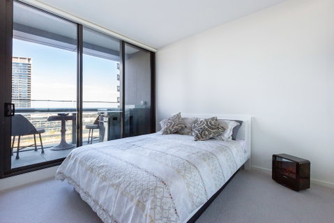 Sabrina, 2BDR Docklands Apartment - Tourism Search 3