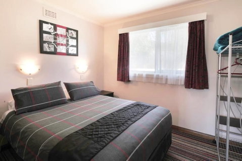 Georges Bay Apartments - Tourism Search 3