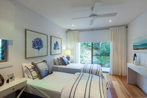 Vantage Over Byron - Tourism Search 3