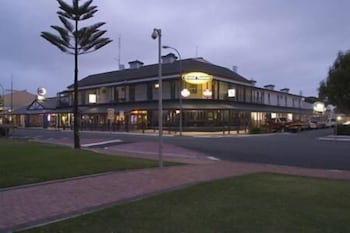 Grand Tasman Hotel - Tourism Search 0