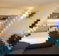 Shoreline Hotel - Tourism Search