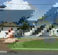 Kurrmine Beach Motel - Tourism Search