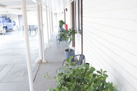 Charleville Motel - Tourism Search 1