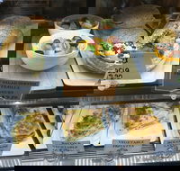 Ducky in the Field - Tourism Search