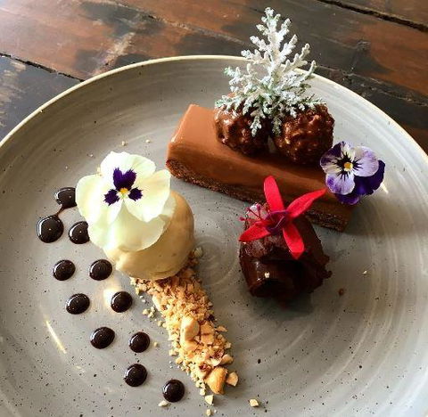 Manhattan Restaurant - Tourism Search 7
