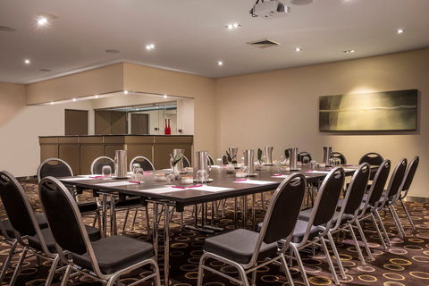 Crowne Plaza Canberra - Tourism Search 10