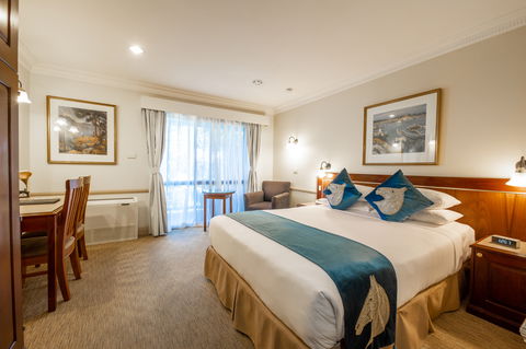 Twin Towers Inn - Tourism Search 4