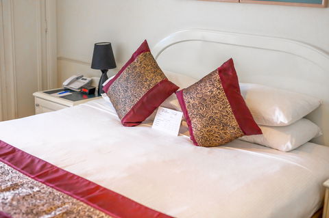 Twin Towers Inn - Tourism Search 7