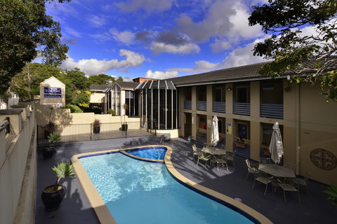 Twin Towers Inn - Tourism Search 8