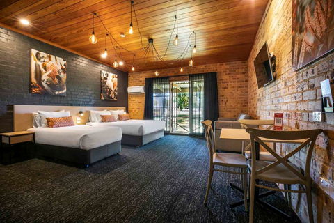 Macquarie Inn - Tourism Search 1