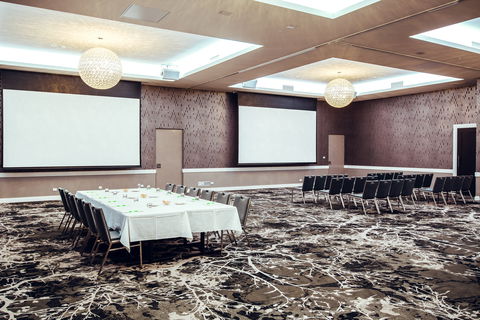Holiday Inn Warwick Farm - Tourism Search 6