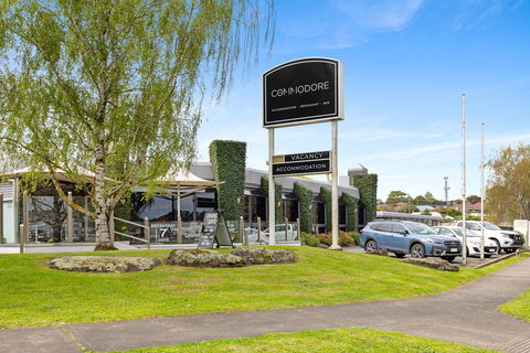 Commodore On The Park - Tourism Search 0