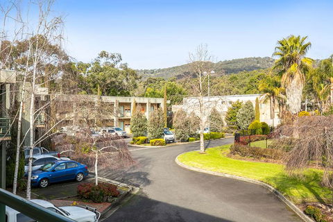 York On Lilydale Resort - Tourism Search 2