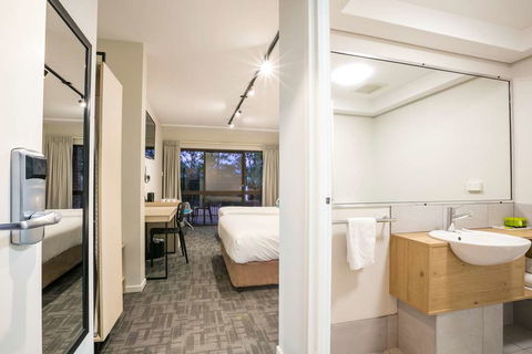 Kawana Waters Hotel By NightCap - Tourism Search 7