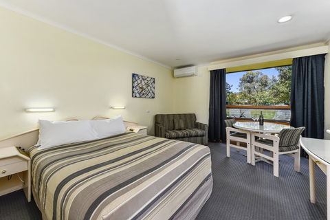 William Macintosh Motor Lodge - Tourism Search 1