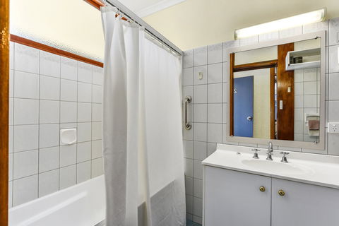William Macintosh Motor Lodge - Tourism Search 4