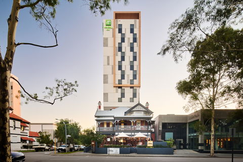Holiday Inn West Perth - Tourism Search 1