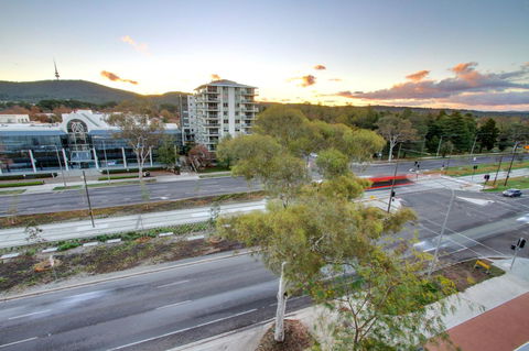 IQ Smart Apartments 704 Braddon ACT - Tourism Search 6