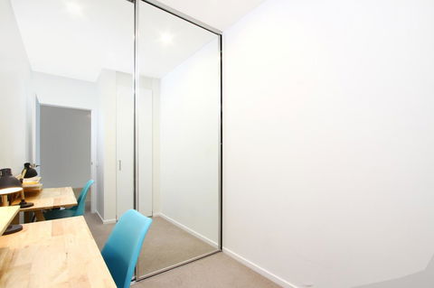 IQ Smart Apartments 704 Braddon ACT - Tourism Search 1
