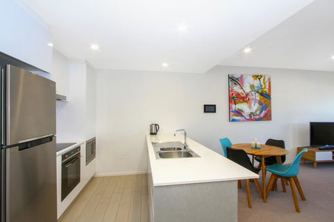 IQ Smart Apartments 704 Braddon ACT - Tourism Search 4