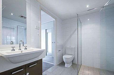 Spacious 1BR Stylish New Acton Apartment +Parking - Tourism Search 9