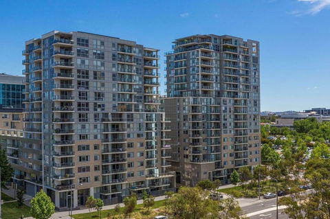 Spacious 1BR Stylish New Acton Apartment +Parking - Tourism Search 12