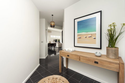 Mollymook Beachfront Penthouse 9 - Tourism Search 7