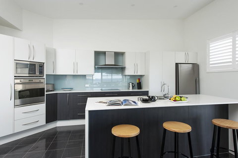 Mollymook Beachfront Penthouse 9 - Tourism Search 4