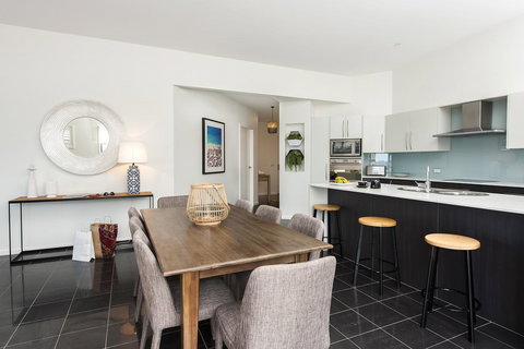 Mollymook Beachfront Penthouse 9 - Tourism Search 5